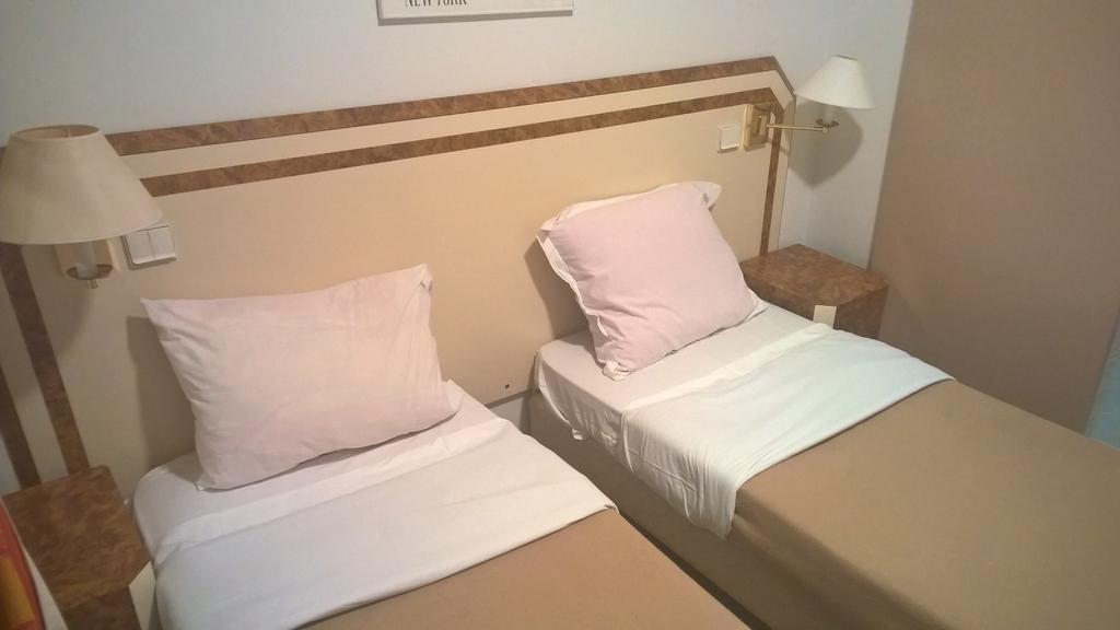 Hotel Azur Montmartre París Habitación foto